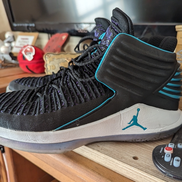 Charlotte hornets Nike shoes if good condition